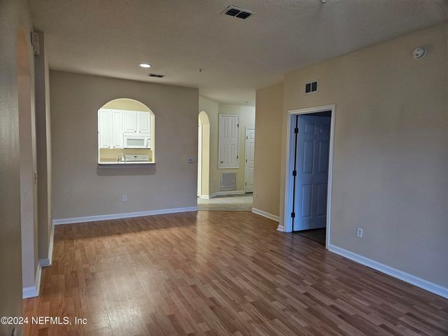 7801 POINT MEADOWS Drive 2101, Jacksonville, FL 32256