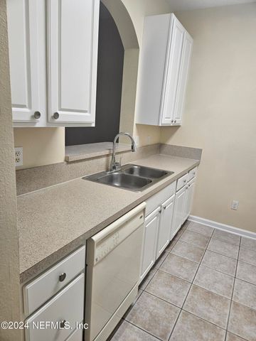 7801 POINT MEADOWS Drive 2101, Jacksonville, FL 32256