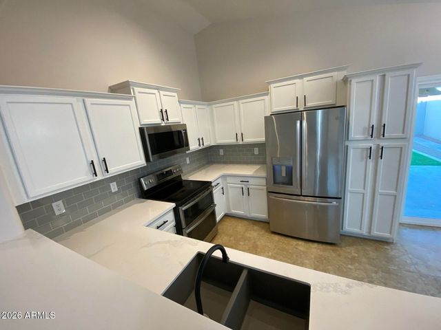 11608 W CAROL Avenue, Youngtown, AZ 85363