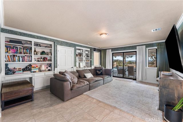 5641 Hickory Street, Palmdale, CA 93551