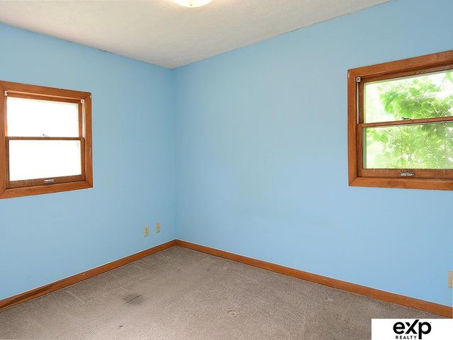 1514 N 70 Avenue, Omaha, NE 68104