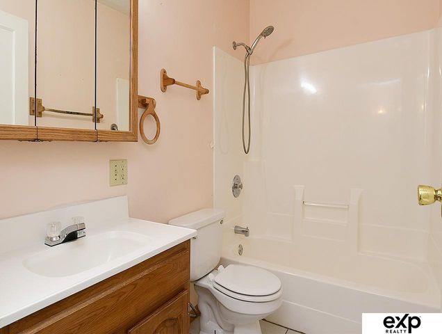 1514 N 70 Avenue, Omaha, NE 68104