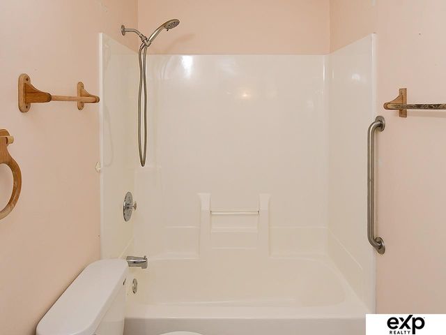 1514 N 70 Avenue, Omaha, NE 68104