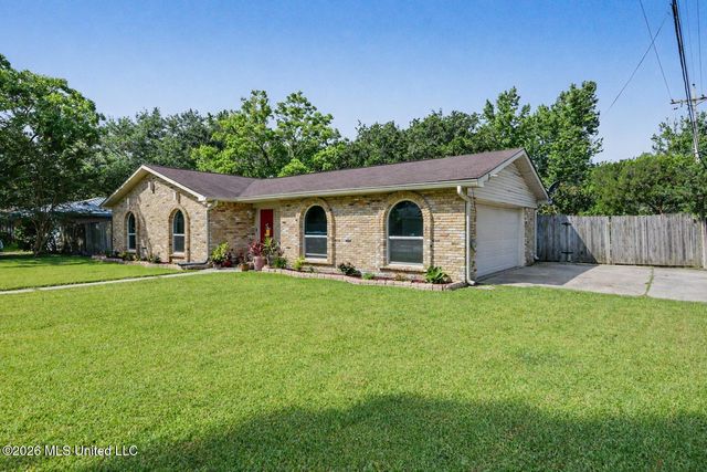 2137 Sandalwood Place, Gautier, MS 39553