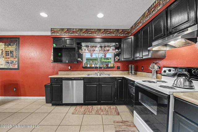 2137 Sandalwood Place, Gautier, MS 39553