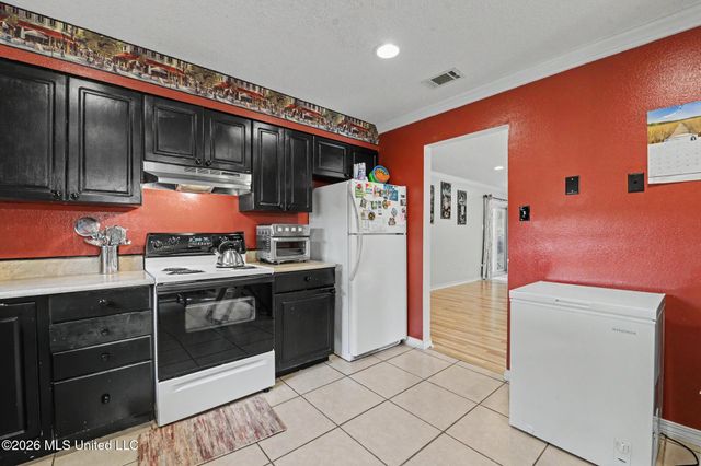 2137 Sandalwood Place, Gautier, MS 39553
