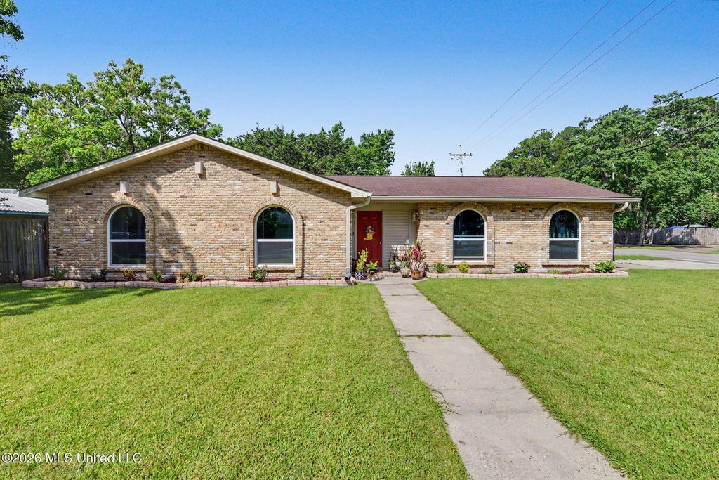 2137 Sandalwood Place, Gautier, MS 39553