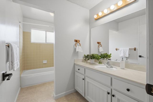228 Mountaire Parkway, Clayton, CA 94517