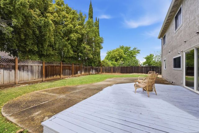 228 Mountaire Parkway, Clayton, CA 94517