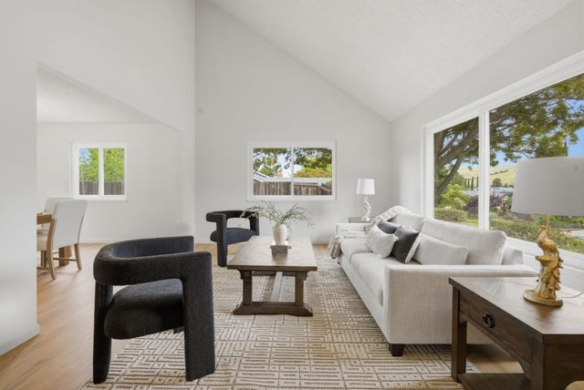228 Mountaire Parkway, Clayton, CA 94517