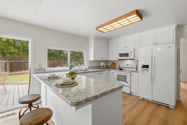 228 Mountaire Parkway, Clayton, CA 94517