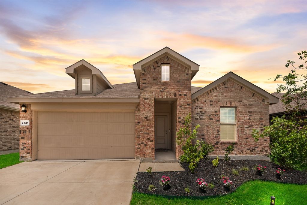 9421 Firedog Drive, Fort Worth, TX 76131