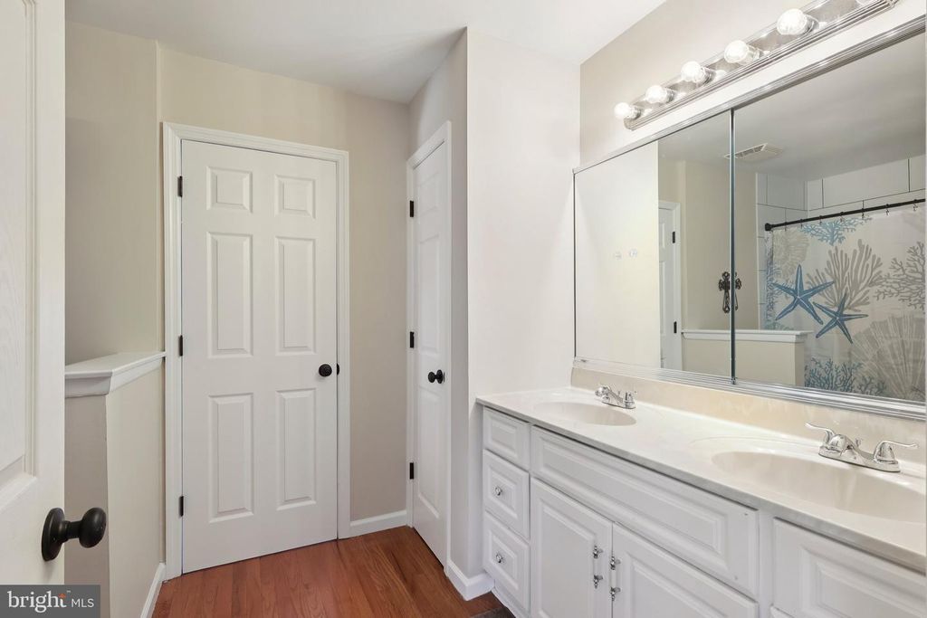 15 KEATLEY DR, Marlton, NJ 08053