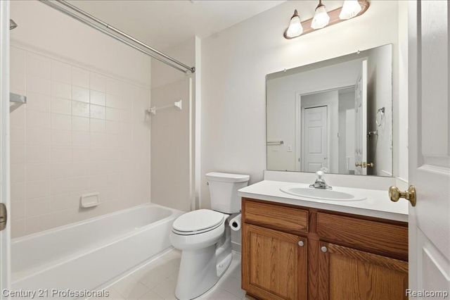 3895 Arbor Drive, Auburn Hills, MI 48326