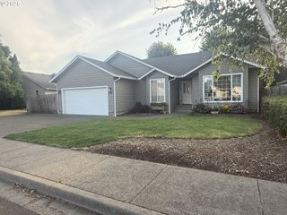 232 Quail Run St, Sutherlin, OR 97479