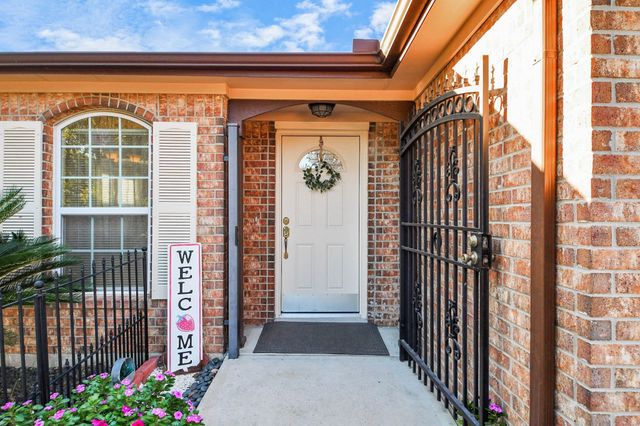 9519 Summer Laurel Lane, Houston, TX 77088