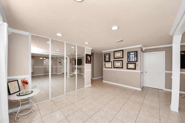 9519 Summer Laurel Lane, Houston, TX 77088