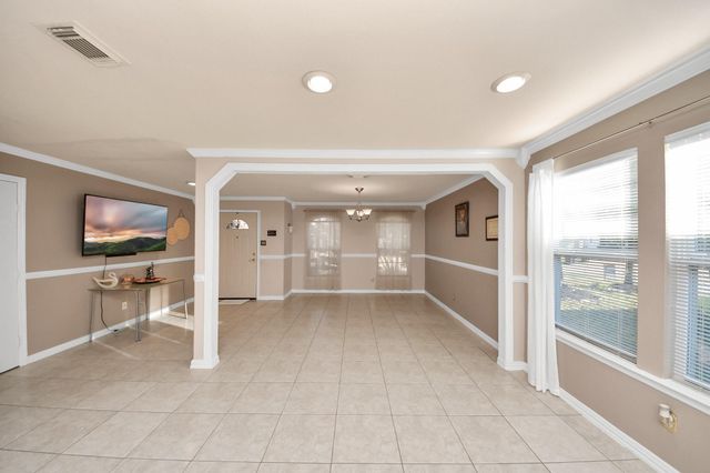 9519 Summer Laurel Lane, Houston, TX 77088