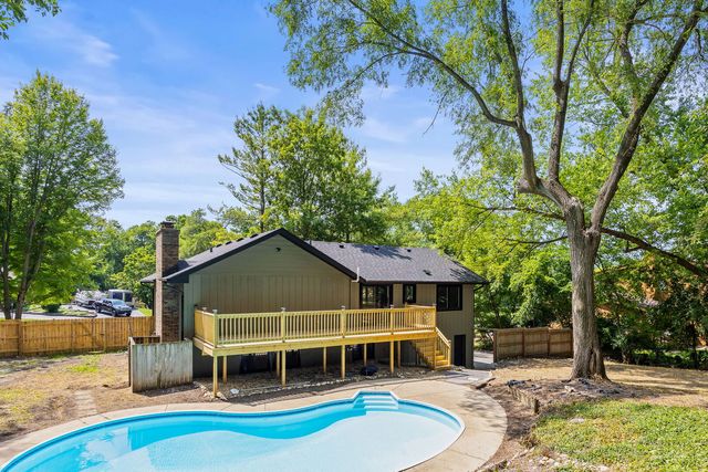 9704 Captains Drive, Algonquin, IL 60102