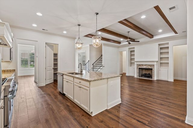 202 CHADWICK WOODS LN, Collierville, TN 38017