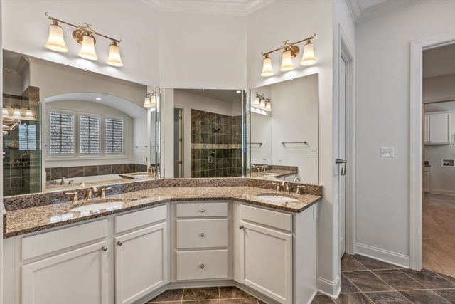 202 CHADWICK WOODS LN, Collierville, TN 38017