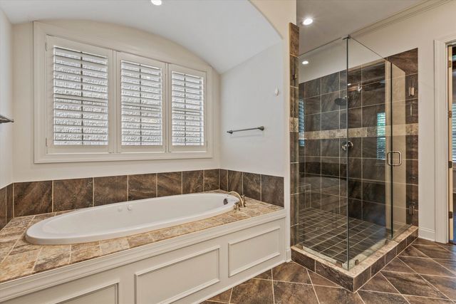 202 CHADWICK WOODS LN, Collierville, TN 38017