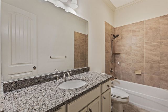 202 CHADWICK WOODS LN, Collierville, TN 38017