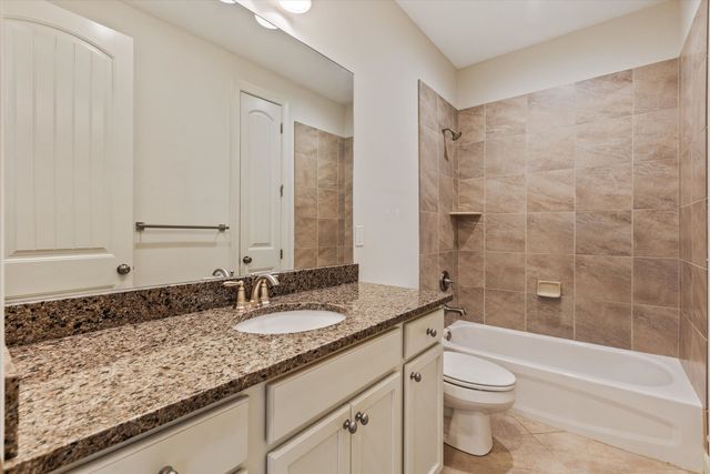 202 CHADWICK WOODS LN, Collierville, TN 38017