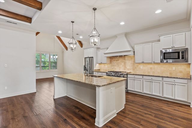 202 CHADWICK WOODS LN, Collierville, TN 38017