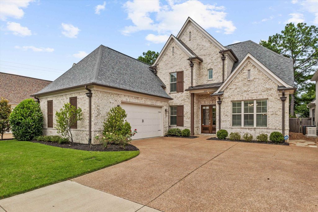202 CHADWICK WOODS LN, Collierville, TN 38017