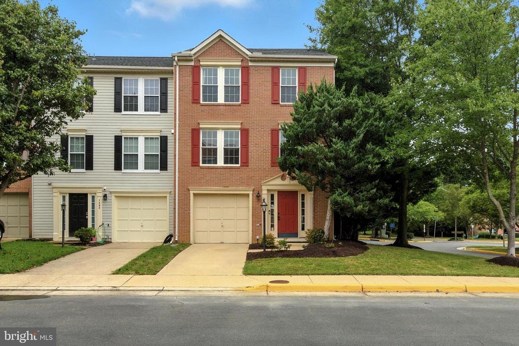 7495 GADSBY SQ, Alexandria, VA 22315