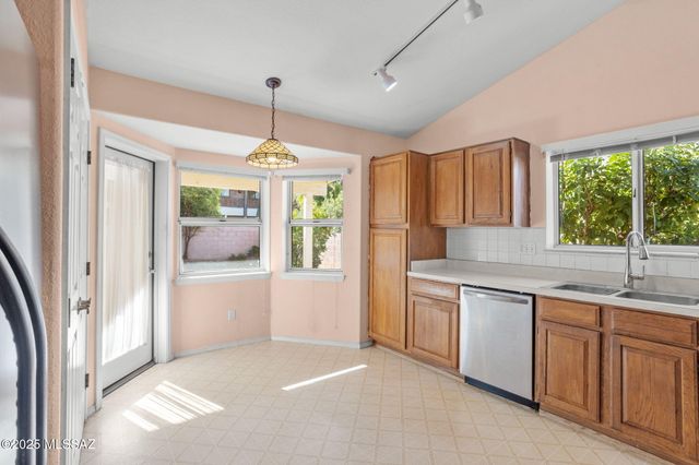 9960 E Covington Street, Tucson, AZ 85748