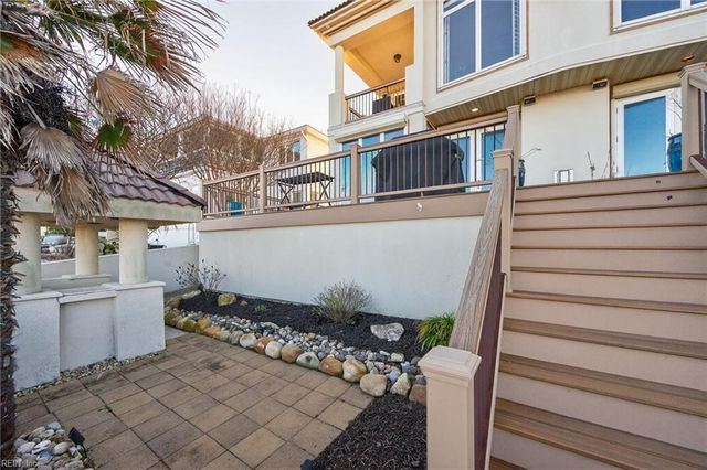 42 Bay Front PL, Hampton, VA 23664