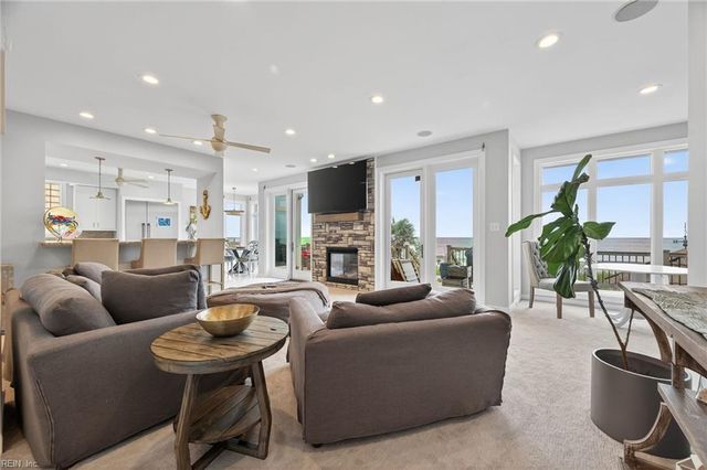 42 Bay Front PL, Hampton, VA 23664