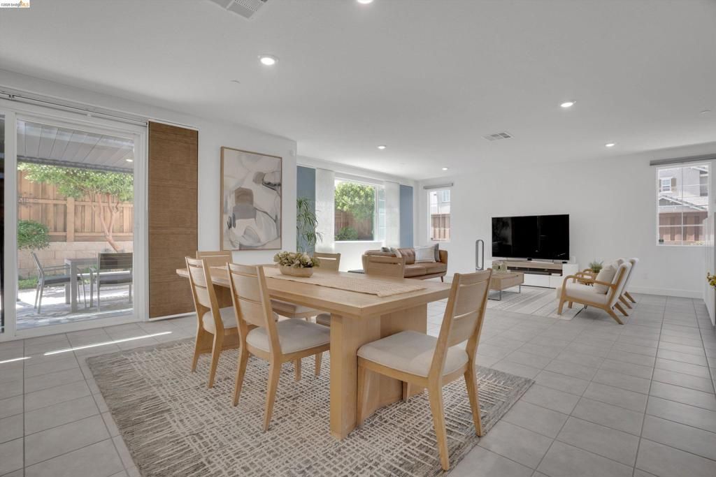 Image 10 of property listing at 1414 Orlando Blvd, Mountain House, CA 95391