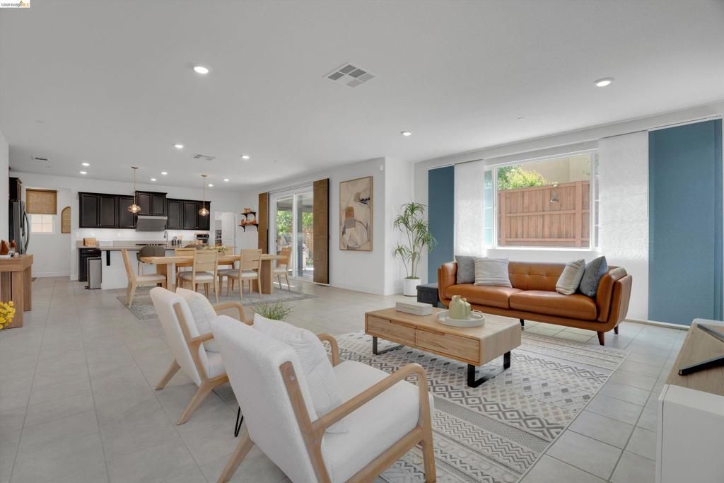 Image 12 of property listing at 1414 Orlando Blvd, Mountain House, CA 95391