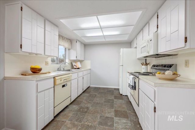 5744 N Millrun Avenue, Garden City, ID 83714