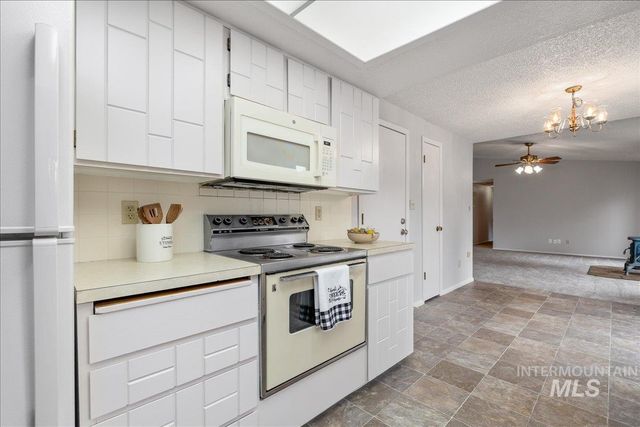 5744 N Millrun Avenue, Garden City, ID 83714