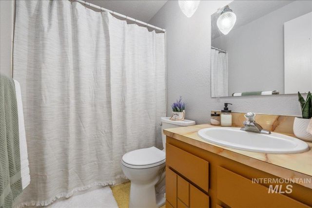 5744 N Millrun Avenue, Garden City, ID 83714