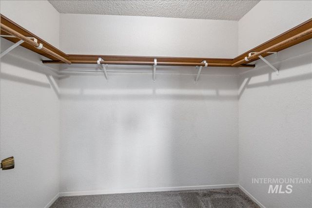 5744 N Millrun Avenue, Garden City, ID 83714