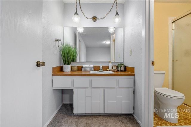 5744 N Millrun Avenue, Garden City, ID 83714