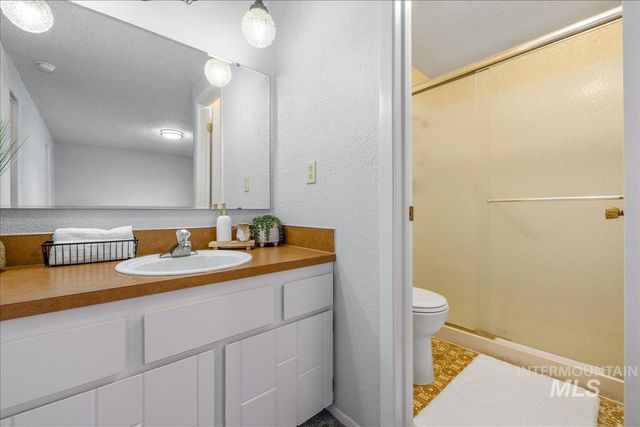 5744 N Millrun Avenue, Garden City, ID 83714