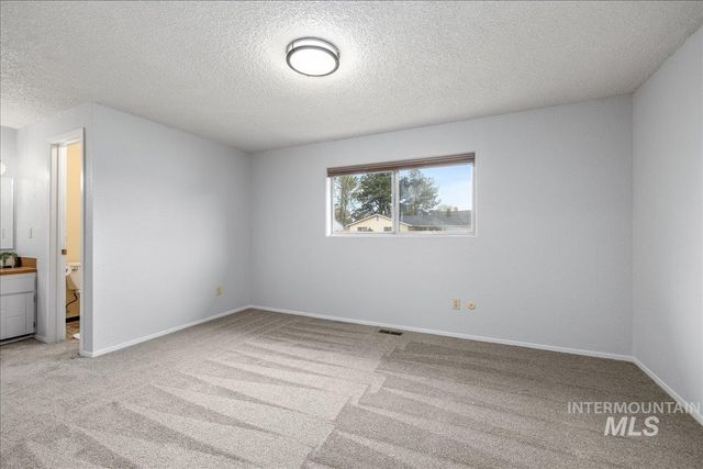 5744 N Millrun Avenue, Garden City, ID 83714