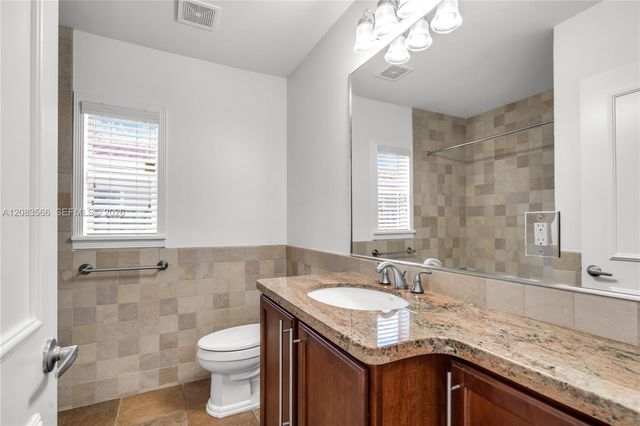 720 NE 17th Terrace, Fort Lauderdale, FL 33304