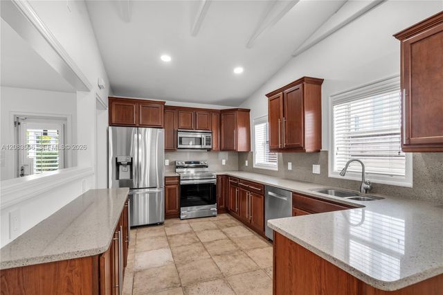 720 NE 17th Terrace, Fort Lauderdale, FL 33304