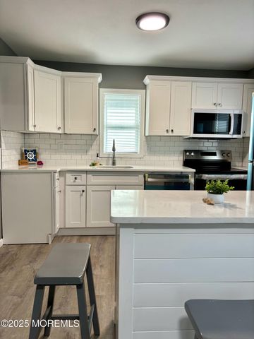 101 Seabreeze Way, Keansburg, NJ 07734