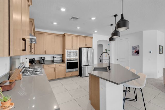 124 Lake Oasis Street, Henderson, NV 89011