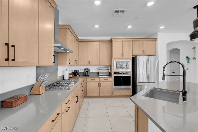 124 Lake Oasis Street, Henderson, NV 89011