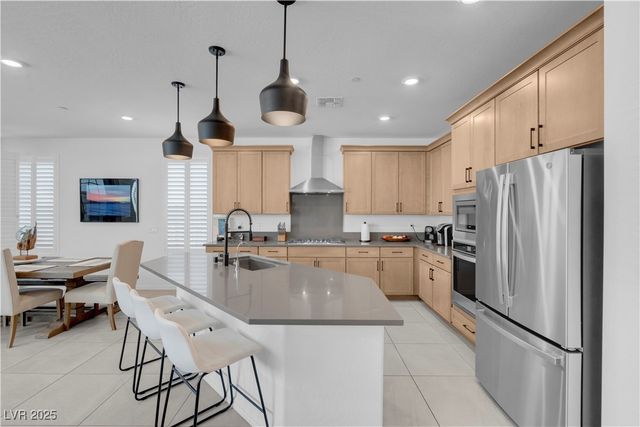 124 Lake Oasis Street, Henderson, NV 89011