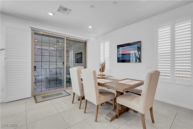 124 Lake Oasis Street, Henderson, NV 89011